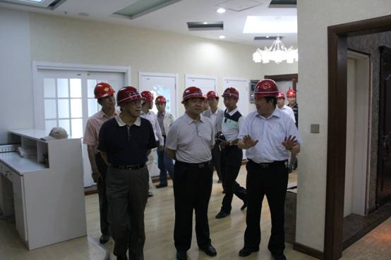 青海省經(jīng)濟委員會黨組書記、主任，省國資委  黨委副書記、副主任吳海昆實地考察物產(chǎn)集團重點項目