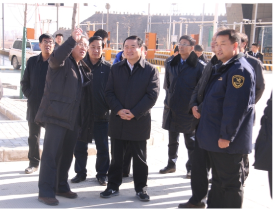 省委副書記、省長郝鵬視察青海曹家堡保稅物流中心