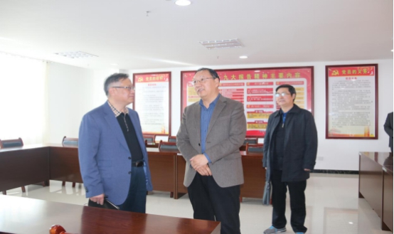 省委常委、省總工會主席馬吉孝等一行蒞臨青海物產(chǎn)集團(tuán)公司視察，調(diào)研指導(dǎo)道路貨運(yùn)企業(yè)建會、貨運(yùn)司機(jī)入會等工作